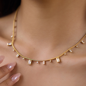 Collier avec pendentif carré en acier inoxydable plaqué or 18 carats et strass blancs, chaîne en boîte, pour femmes, bijoux élégants, cadeau - Product Image 2