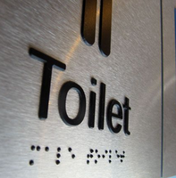 Panneau de signalisation tactile ADA en braille pour bâtiment commercial, lettres en relief personnalisées, pour sortie de bureau et porte de toilettes accessible