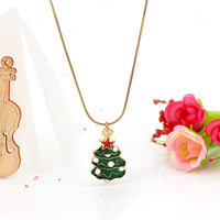 Colección Romántica de Navidad: Collar de Acero Inoxidable con Colgante de Frutas, Papá Noel, Mariposa y Bastón de Navidad