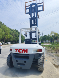 Chariot élévateur TCM de 3 tonnes avec moteur et roulements, excellente performance de maniabilité, flexible dans les espaces restreints - Product Image 2
