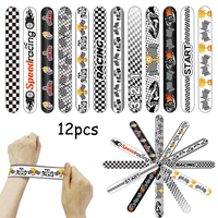 Bracelets de course à motif drapeau à carreaux |   Accessoires de fête amusants en PVC pour garçons et filles
