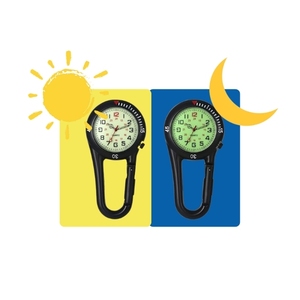 Set di 2 Orologi al Quarzo Unisex Luminosi al Buio con Clip, Cassa Nera, Numeri Arabi Grandi, Fibbia Portatile per Medici e Infermieri - Product Image 4