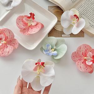 Horquilla de mariposa 3D Pinza de pelo de flor hawaiana <span class=keywords><strong>artificial</strong></span> suave <span class=keywords><strong>para</strong></span> fiesta en la playa o decoración del Día de San Valentín - Product Image 2