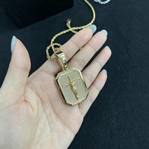 HUIYUE Atacado: Colar Masculino de Luxo Banhado a Ouro 18k com Pingente de Jesus em Latão Personalizado – Oferta Imperdível - Product Image 2
