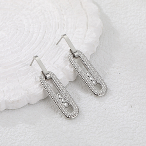 Boucles d'oreilles en acier inoxydable - couleur acier brillant, forme cœur, simples et élégantes, polyvalentes, ne se décolore pas. Forme géométrique. - Product Image 2