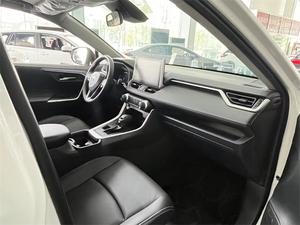 <span class=keywords><strong>TOYO</strong></span> TA R-A-V-4 FWD Auto de Lujo con Asientos de Cuero Cómodos, Caja de Cambios Automática, Tracción Delantera, Emisión Euro VI, Auto Usado con Volante a la Izquierda - Product Image 5