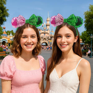 Diadema Navideña con Orejas de Ratón y Lazo Verde y Rojo con Lentejuelas, Accesorio para el Cabello para Niños, Decoración para Fiestas Navideñas - Product Image 4