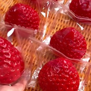 فراولة واقعية ، ناعمة ومتينة للغاية ومحمولة ، مثالية للمكتب والأطفال - Product Image 3