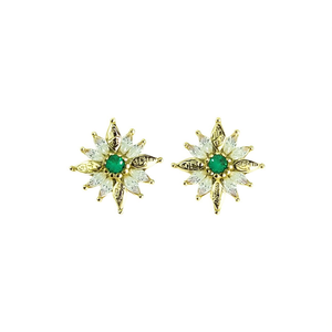 Pendientes de Flor Dorada con Esmeralda en Oro Sólido de 18K, Diamantes de Corte Baguette con Engaste de Garra, Clásicos para Uso Diario de Mujer - Product Image 1