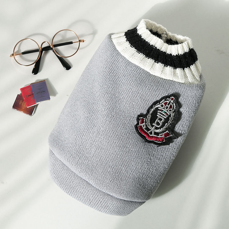 Maglione grigio con badge 278