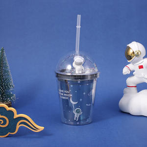 Promotionnel Enfants Creative Petit Carton En Plastique Astronaute Forme Bouteilles D'eau avec Paille - Product Image 4