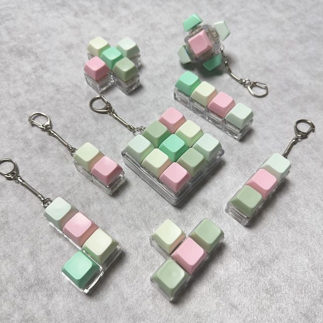 Wholesale Customized Mechanical Keychain Fidget Keycap Keychain Stress Relief Press Button Key Caps Fidget Finger Toy