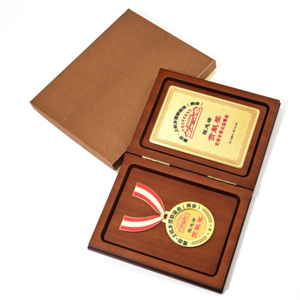 Medalla personalizada Memorial del ejército Premios de Honor de madera Placa Trofeos Productor Nombre Logo Imprimir Plegable Venta al por mayor Diseño barato 3D Oro - Product Image 1