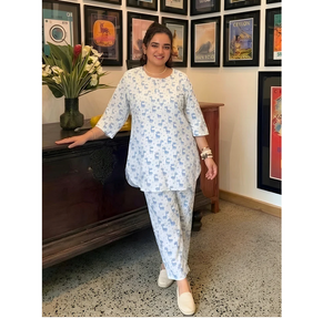 Ensemble Kurta et pantalon bleu clair à imprimé ludique, tenue ethnique élégante pour femme, idéale pour les occasions décontractées, festives et les soirées. - Product Image 2