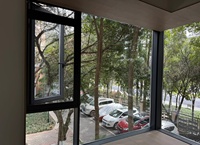 Ventana Moderna de Oficina de Aleación de Aluminio con Triple Vidrio Aislante para Entornos de Trabajo y Villas, Diseño Antipolvo