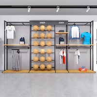 Usine personnalisé métal et bois présentoir est pour les vêtements de sport balles chaussures sacs vêtements vêtement Boutique affichage