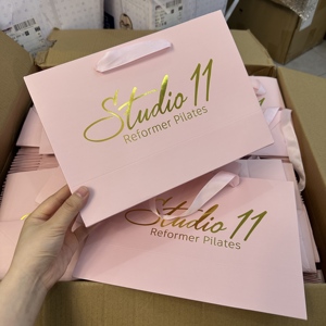 Cô gái dễ thương tùy chỉnh vàng bóng in logo túi giấy - Product Image 2