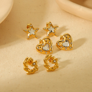 Pendientes de botón chapados en oro con circonita en forma de estrella y corazón para mujer, uso diario - Product Image 2