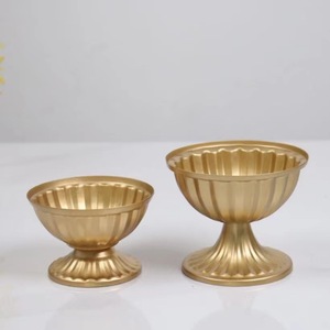 Vase de table en fer forgé rétro européen, rond, fait à la main, robuste, décoration pour événements et célébrations - Product Image 3