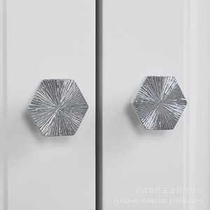 Kenop Kabinet Heksagonal Kuningan Padat, Gagang Lubang Tunggal Berpola Palu Linear untuk Lemari Pakaian, Laci, dan Pintu - Product Image 1