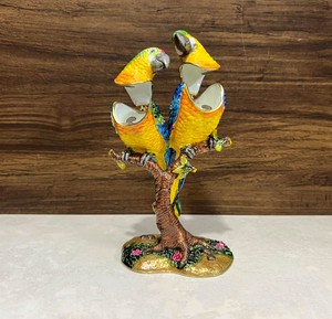 Adornos Colgantes Decorativos de Latón con Diseño de Loros Enamorados de Nirmala Handicrafts para Decoración Interior Moderna y de Lujo - Product Image 3