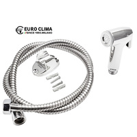 Ensemble de douche moderne EURO CLIMA pour salle de bain à domicile avec un look chromé élégant