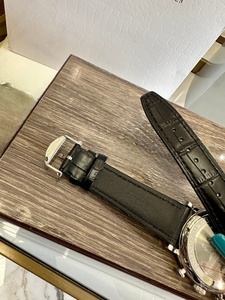 Reloj Cronógrafo para Hombre con Esfera Negra y Correa de Cuero con Patrón de Cocodrilo Negro para Uso Formal e Informal - Product Image 6