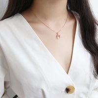 Collier pendentif personnalisable en argent sterling 925 plaqué or rose, motif couronne de fleurs, avec mini papillon en oxyde de zirconium rose, bijoux raffinés