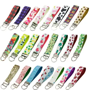 פו עור Keychain יד מפתח Fob תבנית שרוך חמוד תות Wristlet Keychain מתנה עבור נשים