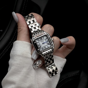 Montre à quartz pour femme Scottie 9100, bracelet en acier inoxydable, boîtier carré, fermoir papillon, étanche 3 ATM, or jaune, chiffres romains - Product Image 3