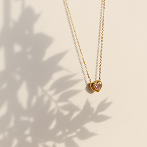 สร้อยคอรูปหัวใจสีชมพูสไตล์มินิมอลเกาหลีแบบขายส่ง ชุบทอง 18K ทำจากสแตนเลสสตีล ไม่ลอก ไม่ดำ ของขวัญสำหรับผู้หญิง - Product Image 1
