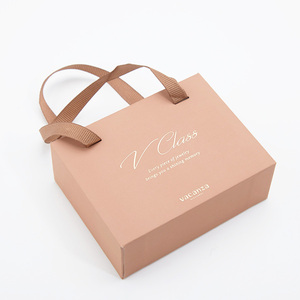 Scatola Regalo di Lusso Personalizzata con Logo, in Cartone Riciclabile Stampato, per Set di Cosmetici, Trucchi e Prodotti per la Cura della Pelle - Product Image 4