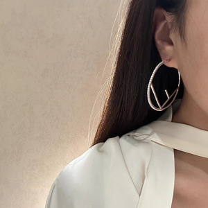 Orecchini a Cerchio Grandi per Donne, Design Minimalista, Accessori per Orecchie da Indossare Quotidianamente - Product Image 3