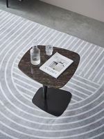 Magnifique table basse décorative en forme de feuille, à deux niveaux, avec plateau en marbre et base en métal, pour la maison.