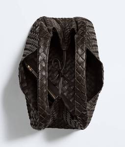 Bolso de hombro Bottega BV Travel Campana con silueta archivable en suave piel Intrecciato con cierre de lazo Veneta - Product Image 4