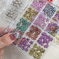 12grilles de breloques pour nail art : Cœur léopard, étoile, nœud, nœud papillon scintillant, pêche tachetée, accessoires de manucure 3D Kawaii