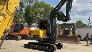 Excavatrice sur chenilles Volvo EC55D d'occasion en bon état, faible nombre d'heures de travail, poids opérationnel de 5 tonnes, godet de 3 m, moteur, stock Shanghai - Product Image 2