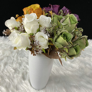 Bouquet de roses artificielles Queyiyi, 7 têtes, couleurs mélangées, décoration de table, arrangement de mariage - Product Image 3