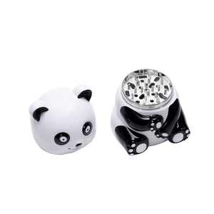 Molinillos esféricos <span class=keywords><strong>de</strong></span> 3 piezas <span class=keywords><strong>de</strong></span> aleación <span class=keywords><strong>de</strong></span> Zinc al por mayor con cajón lindo Panda forma portátil Manuel accesorios para fumar molinillo <span class=keywords><strong>de</strong></span> tabaco - Product Image 5