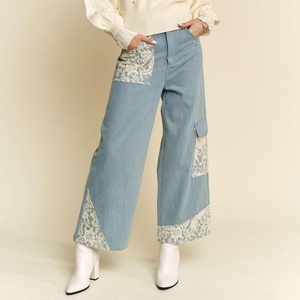 Jean baggy femme personnalisé, couleur lavée, bleu clair, coupe droite, jambe large, avec dentelle, élégant, en denim, pour l'été - Product Image 1