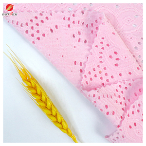 Textiles de conception personnalisée populaire chinoise polyester spandex broderie trou tricoté tissu Jacquard <span class=keywords><strong>pour</strong></span> vêtement - Product Image 5