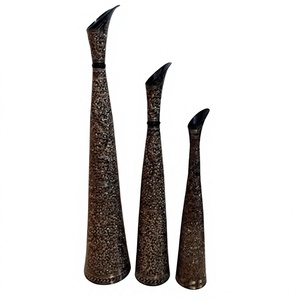 Ensemble de vases en bronze antique gravé, forme irrégulière, décoration d'intérieur, artisanat métallique - Product Image 1