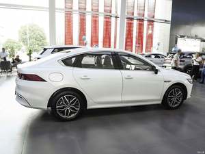 BYD Qin Plus DM-i Hybrid SUV 1.5L EV Portée 55km-120km New Energy Vehicle avec Offre Spéciale de direction gauche Produit de Chine - Product Image 3