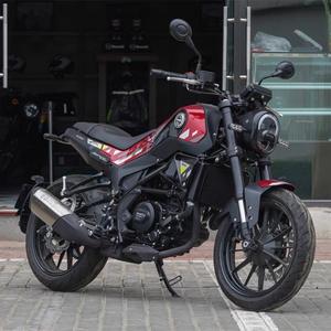 Benelli Leoncino 250 d'occasion, <span class=keywords><strong>moto</strong></span> de rue rétro, style <span class=keywords><strong>scrambler</strong></span>, haute garde au sol, motos à essence - Product Image 1