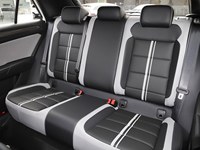 VW T-Roc Семейный внедорожник, 8 подушек безопасности, рейлинги на крыше, 17-дюймовые диски для дистрибьюторов