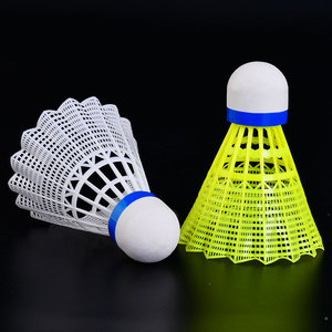 Volant de <span class=keywords><strong>badminton</strong></span> en nylon, plume et mousse avec tête en liège, durable et économique, pour l'entraînement scolaire et sportif des étudiants, vente en gros - Product Image 1