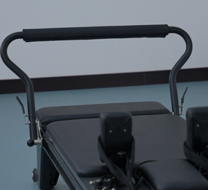 Équipement de yoga professionnel pour usage en club : Unité murale en érable, Matelas, Lit, Machine Reformer en aluminium - Product Image 4
