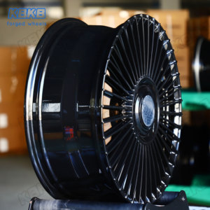 Nuovi Cerchi in Lega di Alluminio Forgiati Personalizzati Neri, Larghezza 7-13J, 22-24 Pollici, con Coperchio Flottante, Adatti per AMG E30 GLS E300L ODM OEM - Product Image 4