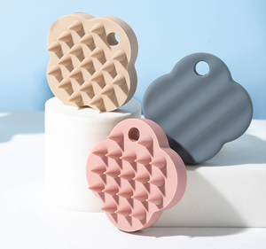 Brosse de massage du cuir chevelu en silicone One Piece pour le lavage des cheveux, relaxation de <span class=keywords><strong>la</strong></span> tête, utilisation humide ou sèche pour cheveux épais, fins ou bouclés - Product Image 1