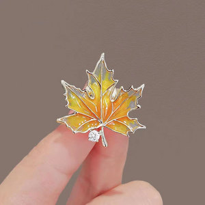 Feuille d'érable rétro française délicate niche de qualité supérieure femmes broche broche <span class=keywords><strong>fixe</strong></span> anti-éblouissement - Product Image 4